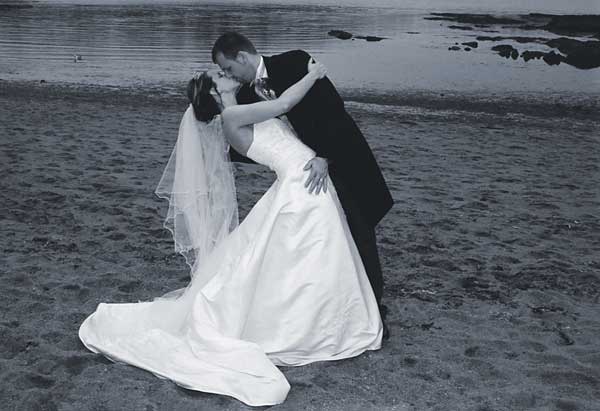 beach kiss